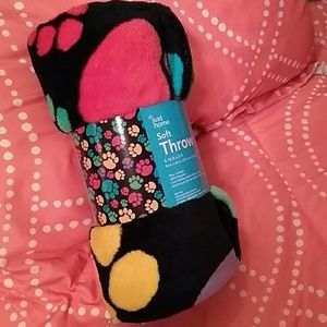 Dog paw blanket